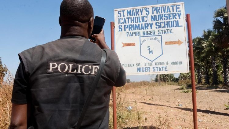 Bayékoli ebelé bakimaki babotoli na Nigeria