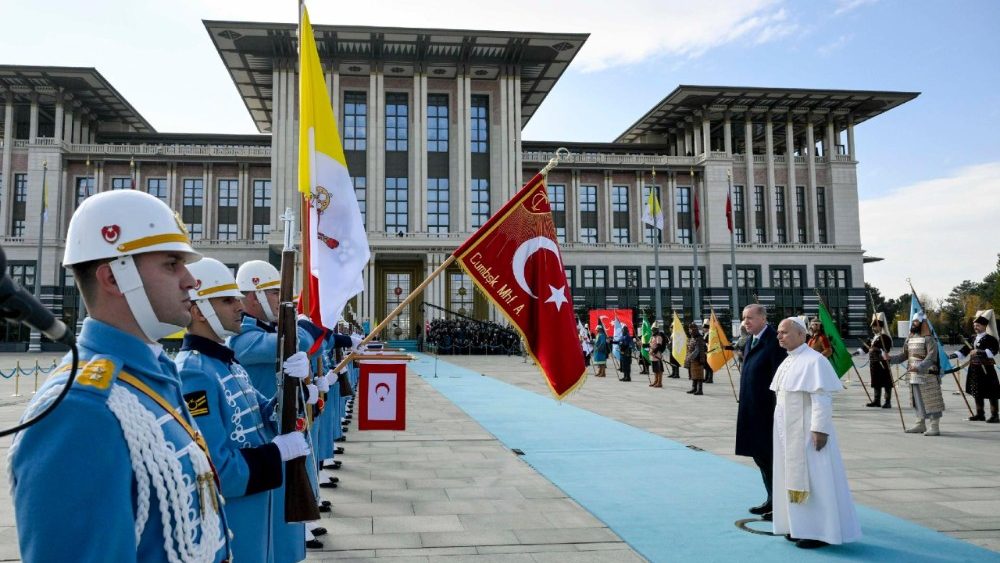 Erdogan accoglie il Papa ad Ankara