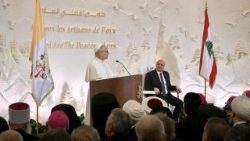 പാപ്പാ സന്ദേശം നൽകുന്നു