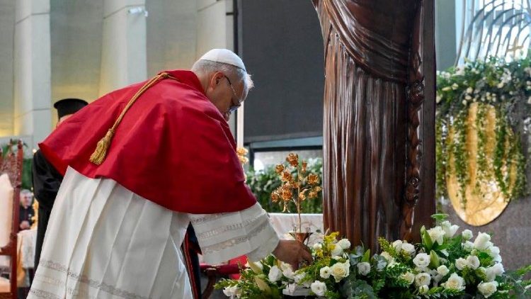 Aranyrózsa a Szűzanyának 