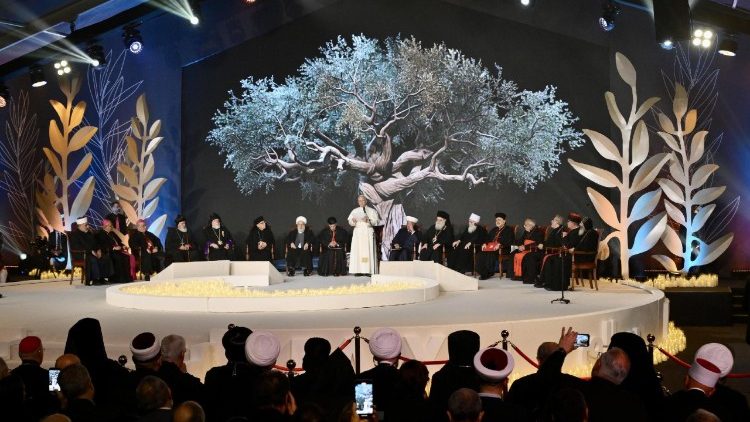 A Vértanúk terén felállított sátorban tartották az ökumenikus és vallásközi találkozót