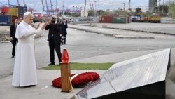 Pāvests aizlūdz par Beirūtas ostā notikušā sprādziena upuriem