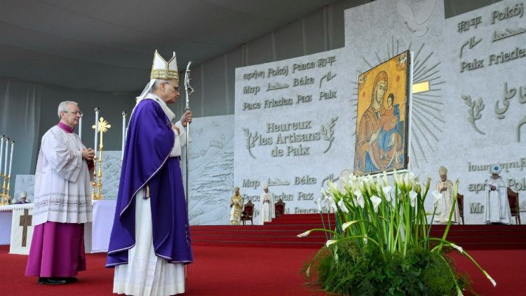 ലിയോ പതിനാലാമൻ പാപ്പാ - ബെയ്‌റൂട്ട് വാട്ടർഫ്രണ്ടിലെ വിശുദ്ധ ബലിയർപ്പണവേളയിൽനിന്നുള്ള ഒരു ദൃശ്യം