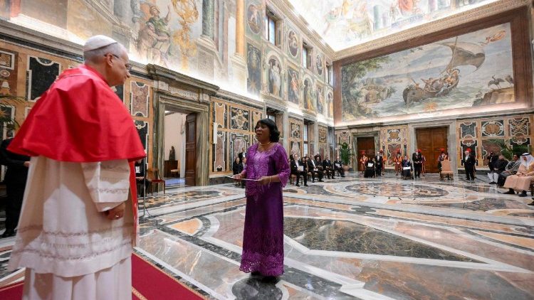 Il Papa, 'S.Sede non rester� in silenzio di fronte a ingiustizie'