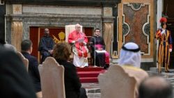 உரை வழங்கும் திருத்தந்தை 