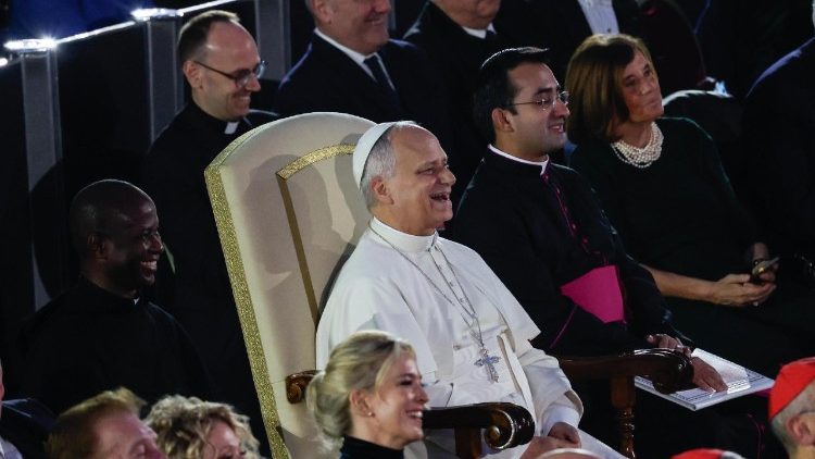 Papa Leo XIV amekutana na kuzungumza na waandaaji pamoja na wasanii wa Tamasha la Muziki Pamoja na Maskini kwa mwaka 2025.
