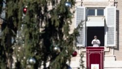 Il Papa,luminarie di Natale ci ricordano attesa mondo nuovo