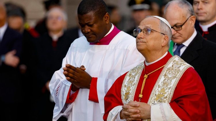 البابا: ساعِدينا يا مريم لِنَكونَ دائماً كنيسةً مَعَ النَّاسِ وبينَهُمْ، خَميرة في عَجينِ بَشريَّةٍ تَستَغيثُ طالِبةً العَدالَة والرَّجاءَ