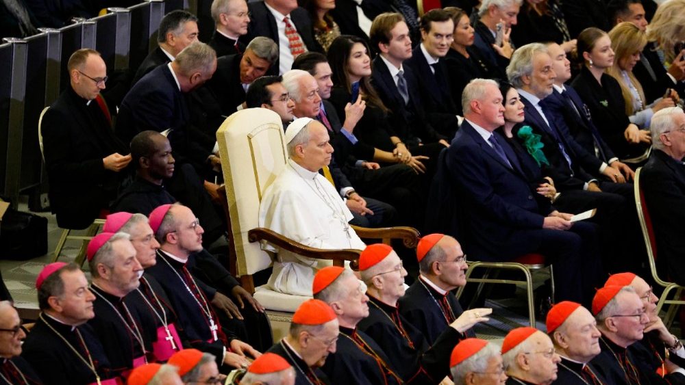 In aula Paolo VI papa Leone assiste al concerto diretto da Muti