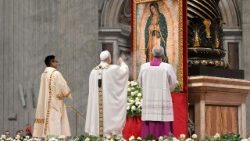 Il Papa in basilica, presiede la messa per la Madonna di Guadalupe