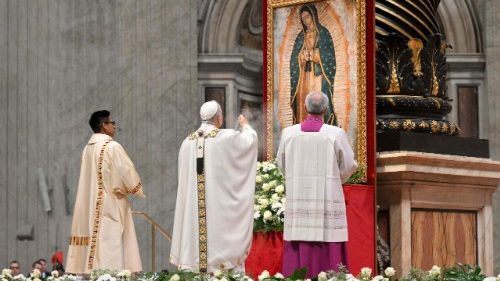 വിശുദ്ധ കുർബാന വേളയിൽ പാപ്പാ 