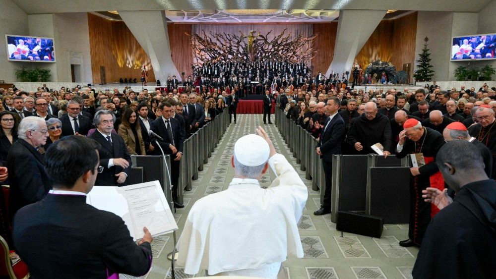 Il Papa, 'la musica riscatti milioni di bambini cui � negata l'educazione'