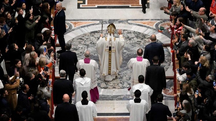 La celabrazione della messa per la Madonna di Guadalupe 