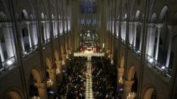 Boldoggáavatás az újjáépített párizsi Notre-Deme székesegyházban 