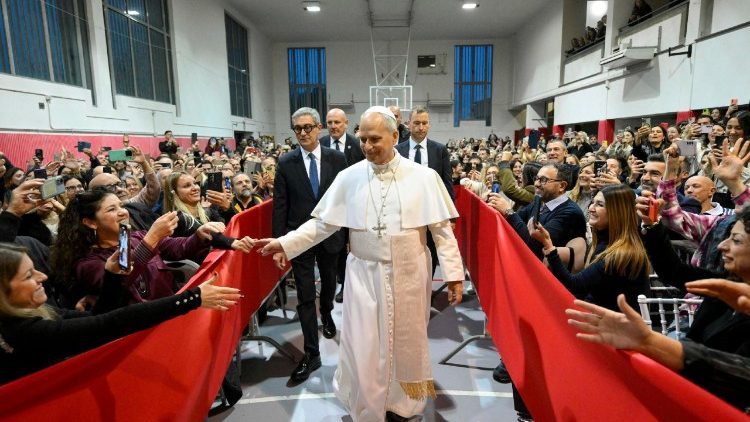 Papst Leo in der Schule in Castel Gandolfo