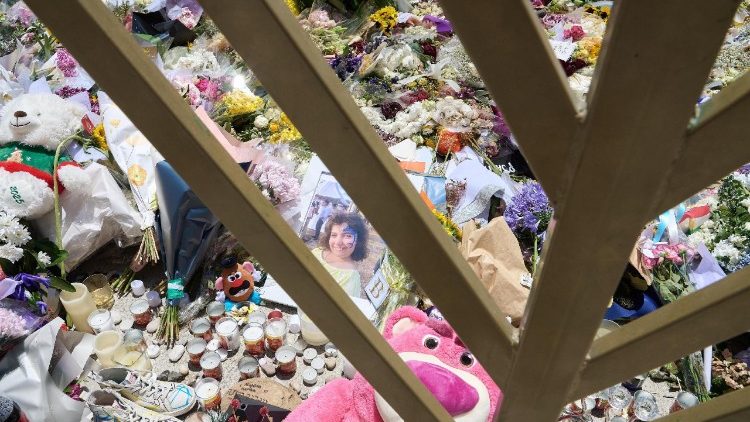 Australia mourns Bondi Beach shooting victims