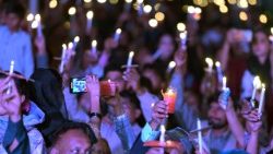 (File photo) Christians and Muslims come together to pray for peace 
