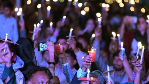 Cristianos y musulmanes se unen en Pakist&aacute;n para rezar por la paz