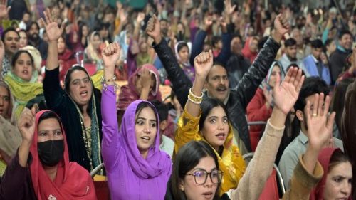 Người dân Pakistan chuẩn bị mừng Chúa Giáng Sinh