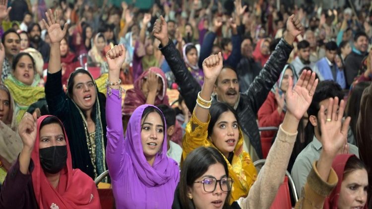 Người dân Pakistan chuẩn bị mừng Chúa Giáng Sinh