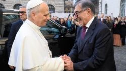 Papst Leo wird von Senatspräsident Ignazio La Russa empfangen