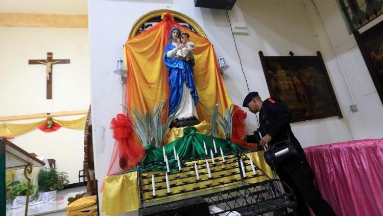 Sicherheits-Check in einer Kirche in Banda Aceh an diesem Mittwoch