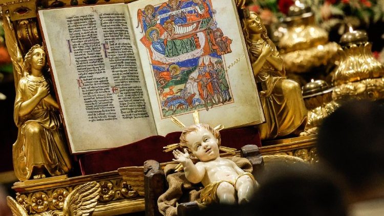 Il Papa nella Basilica di San Pietro per la messa della notte di Natale