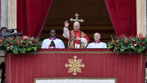 ലിയോ പതിനാലാമൻ പാപ്പായുടെ പ്രഥമ ഉർബി എത്‌ ഓർബി - നഗരത്തിനും ലോകത്തിനുമുള്ള - ആശീർവാദവും പ്രഭാഷണവും