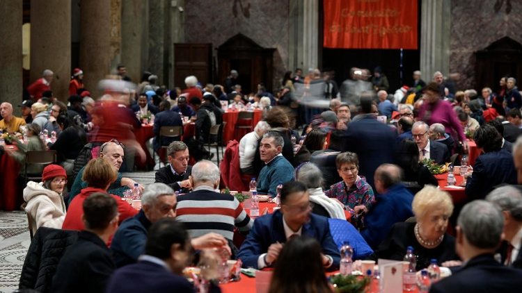 Oběd pro chud&eacute; v Santa Maria in Trastevere, 25. 12. 2025