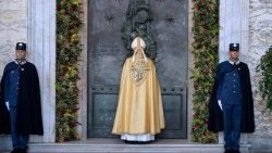 വിശുദ്ധ ജോൺ ലാറ്ററൻ ബസലിക്കയിലെ വിശുദ്ധ വാതിൽ അടയ്ക്കുന്ന ചടങ്ങിൽനിന്നുള്ള ഒരു ദൃശ്യം