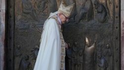 Closing rite of the Holy Door of the Basilica of Saint Paul
