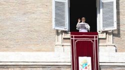 Il Papa fa auguri per il nuovo anno con la benedizione di San Francesco