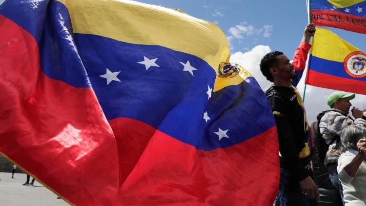 Baba Mtakatifu Leo XIV Dominika tarehe 4 Januari 2026 alisema kwamba, anafuatilia kwa karibu sana yale yanayoendelea kujiri nchini Venezuela. 