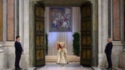Papa Leone alla chiusura della porta santa della basilica di San Pietro