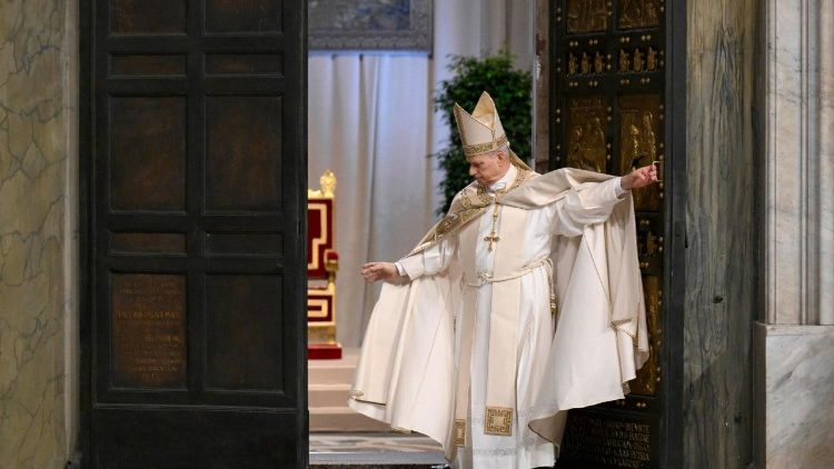 ലിയോ പതിനാലാമൻ പാപ്പാ വിശുദ്ധ പത്രോസിന്റെ ബസലിക്കയിലെ വിശുദ്ധ വാതിൽ അടയ്ക്കുന്നു