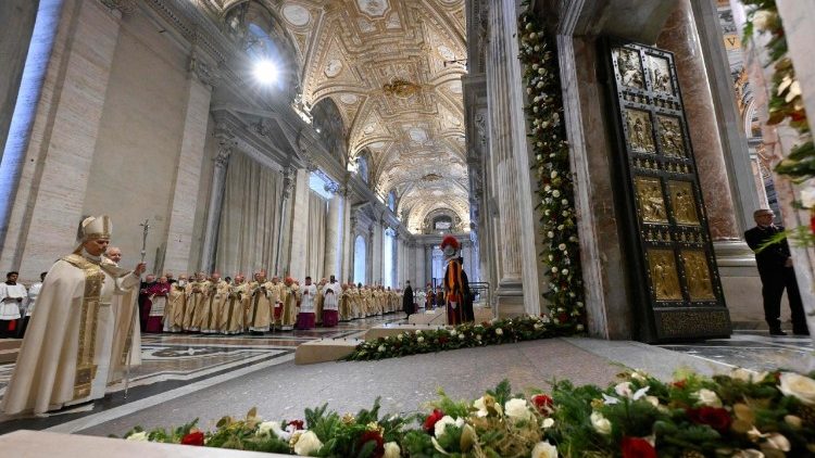 A szertart&aacute;s az &aacute;triumban 