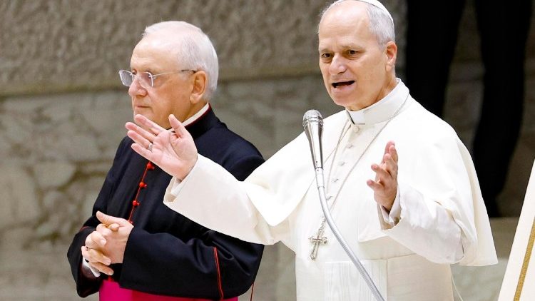 Papa Leone in aula Paolo VI per l'udienza generale