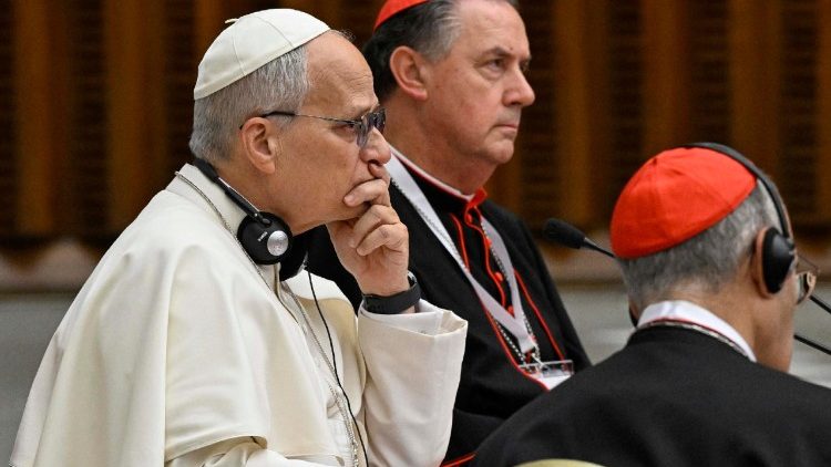Concistoro: il Papa ai cardinali, 'aiutatemi nella guida della Chiesa'
