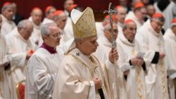 Papa Leone in basilica, messa con i cardinali partecipanti al Concistoro straordinario