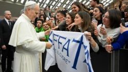 റോം രൂപതയിലെ യുവജനങ്ങൾക്ക് ലിയോ പതിനാലാമൻ പാപ്പാ കൂടിക്കാഴ്ച അനുവദിച്ചപ്പോൾ