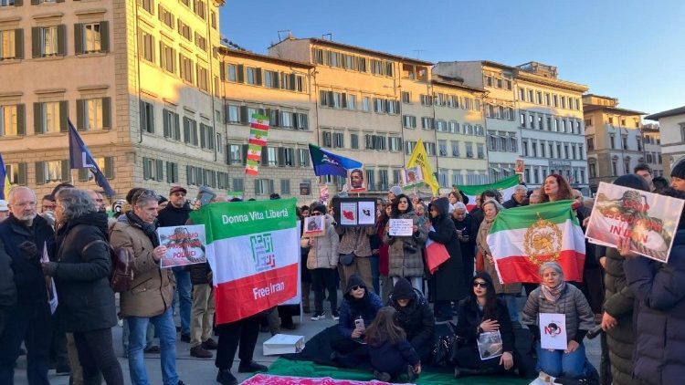 Manifestazione di protesta a Firenze contro il regime di Teheran