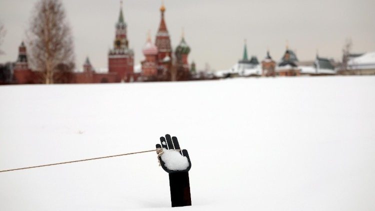 Cyclone Frances brings heavy snowfall to Russia