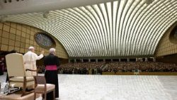 തിങ്ങിനിറഞ്ഞ പോൾ ആറാമൻ ശാലയിൽനിന്നുള്ള ഒരു ദൃശ്യം