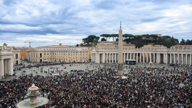 Il Papa, non abbiamo bisogno di effimeri 'surrogati di felicit�'