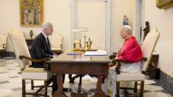 Լեւոն ԺԴ. Պապ ու Չեխիոյ հանրապետութեան նախագահ Փեթր Փաւելը