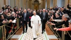 संत पापा लियो  नियोकाटेकुमेन के सदस्यों और नेताओं से मिलते हैं