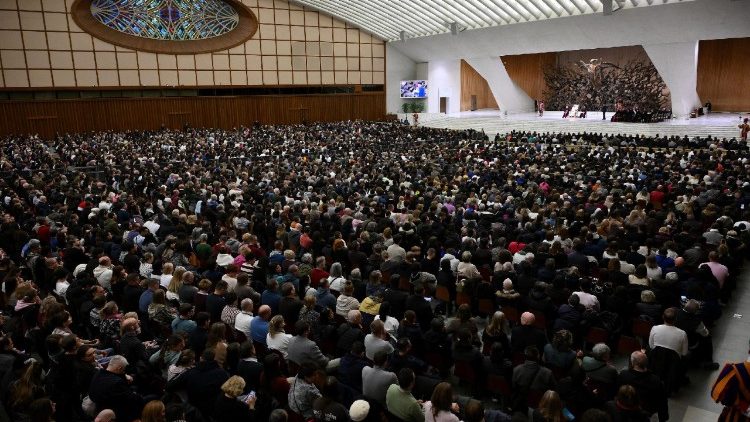 Telt ház a VI. Pál aulában 