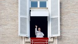 Il Papa, intensificare gli sforzi per la pace in Ucraina