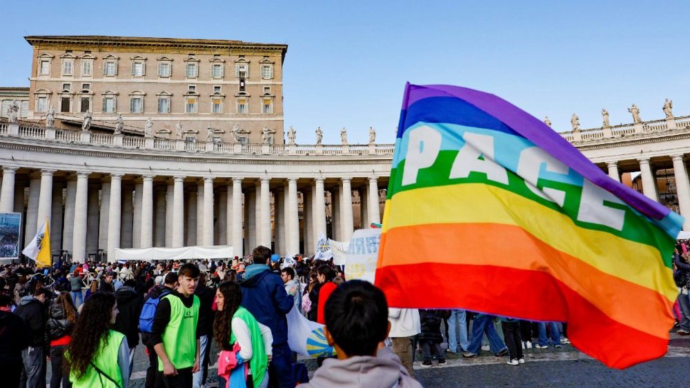 Il Papa, intensificare gli sforzi per la pace in Ucraina