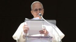 Papa Leoni XIV gjatë lutjes së Engjëllit të Zotit